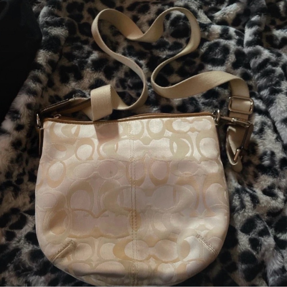 Elegant Cream Shoulder Bag